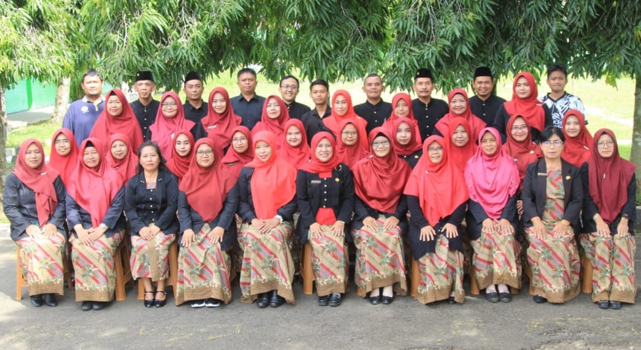 guru guru smpn1karlesa1.sch.id