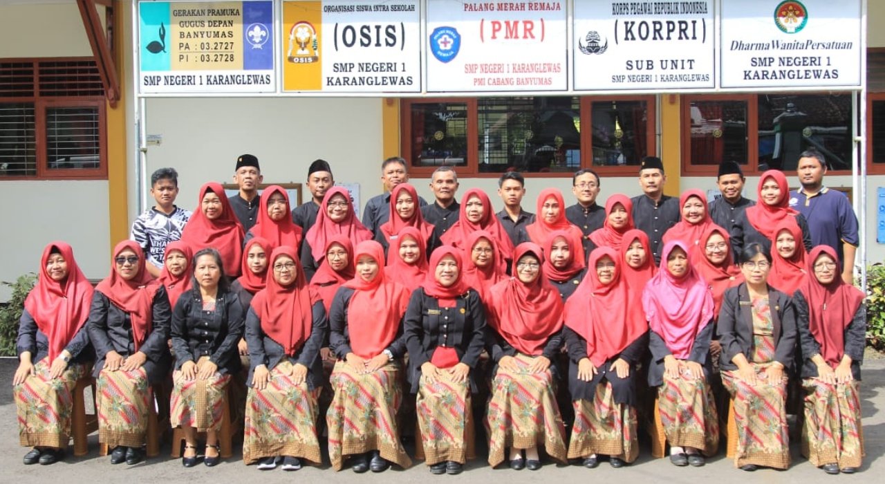 guru smpn1karlesa1.sch.id